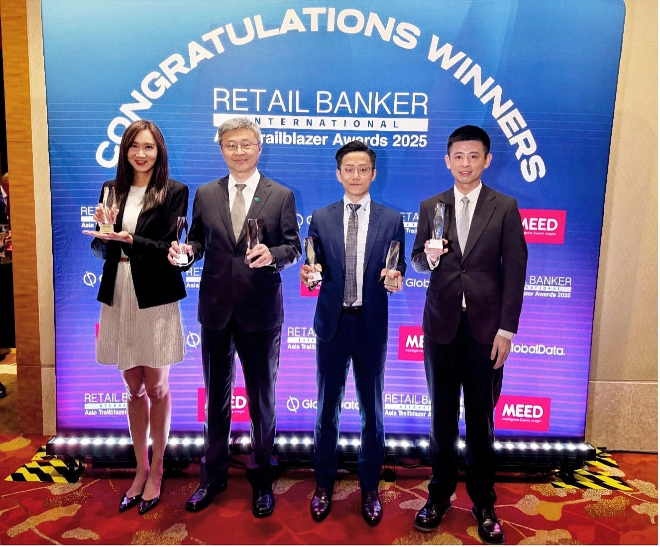 Cathay United Bank tiếp tục nhận giải thưởng quốc tế danh giá 2025 1 Cathay United Bank nhận giải tại sự kiện 2025