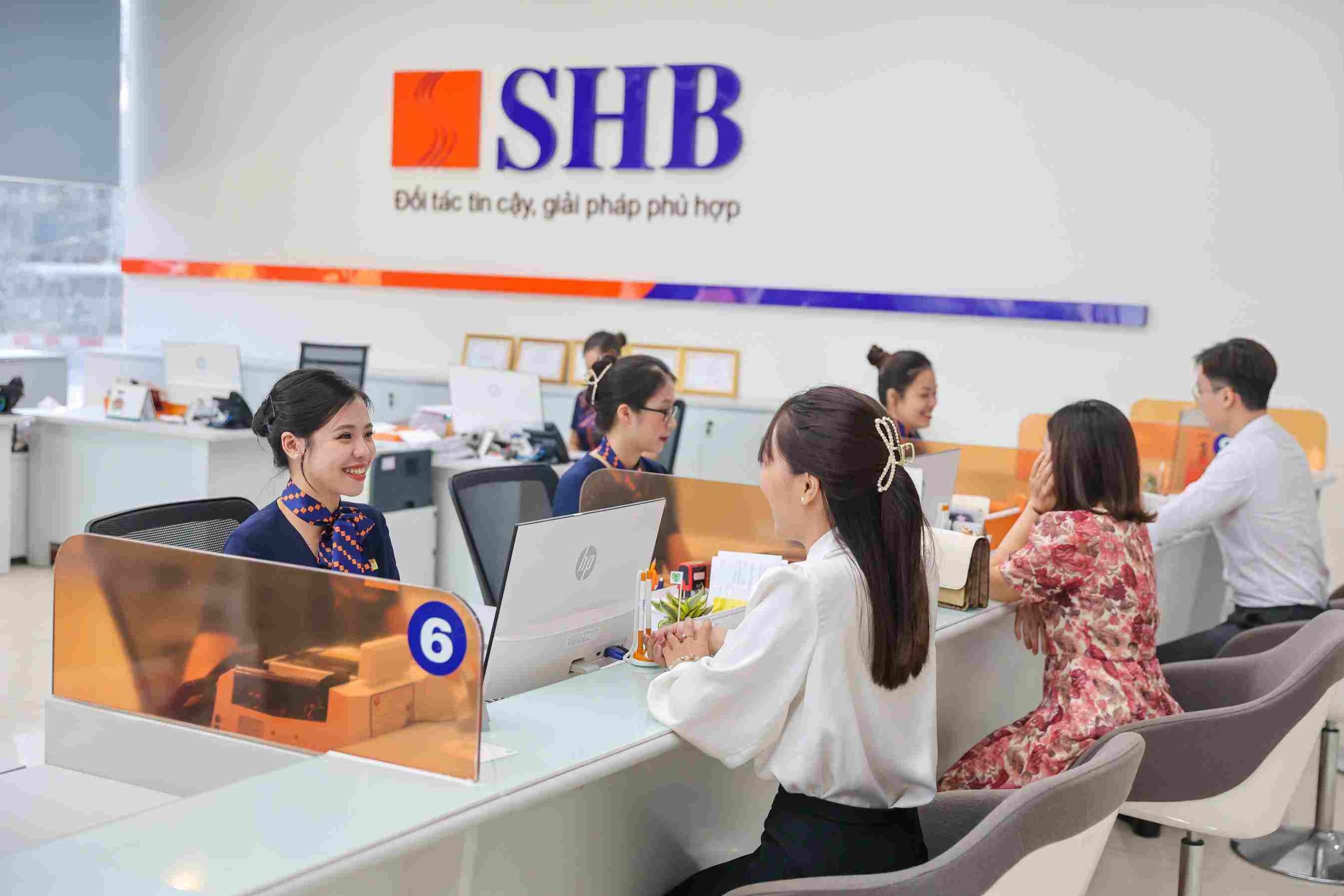 SHB tăng gần 14%, cổ phiếu ngân hàng dẫn dắt thị trường
