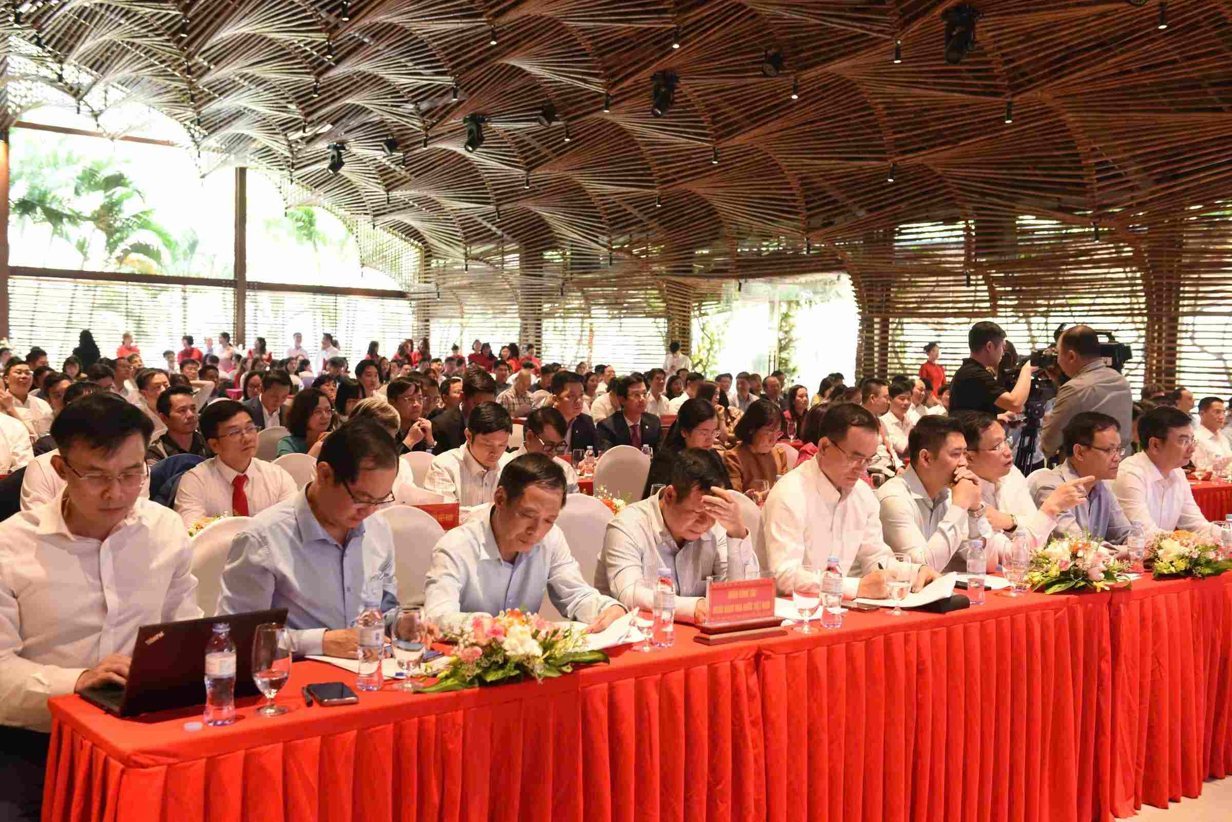 Ngân hàng đồng hành doanh nghiệp, tín dụng 2025 tăng tốc 2 Đẩy mạnh tín dụng ngân hàng, góp phần thúc đẩy tăng trường kinhh tế
