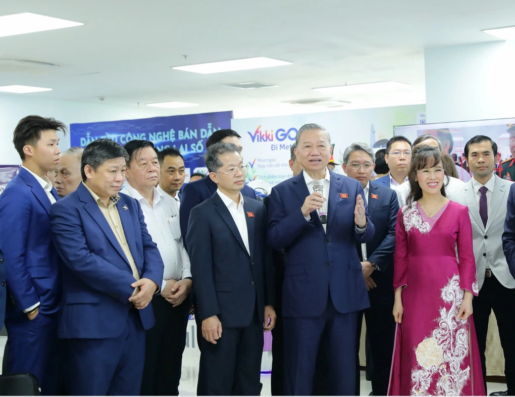 Ngân hàng số Vikki và Galaxy Holdings rót 100 tỷ cho 'trái tim' AI Đà Nẵng 2 Tổng Bí thư Tô Lâm đã thăm Trung tâm nghiên cứu và đào tạo về thiết kế vi mạch và trí tuệ nhân tạo tại Đà Nẵng, cùng với việc thăm gian hàng của Ngân hàng số Vikki