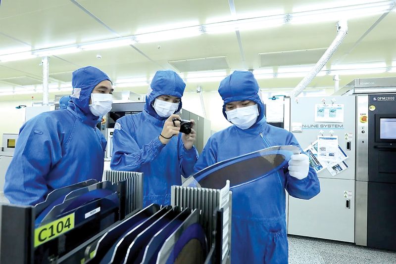 Việt Nam tăng cường đầu tư hấp dẫn ngành bán dẫn hướng tới tương lai 2 Chính phủ đã triển khai các chính sách thuế ưu đãi, hỗ trợ tín dụng cho các doanh nghiệp công nghệ cao, đặc biệt là trong lĩnh vực bán dẫn