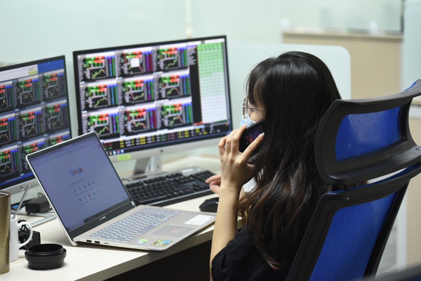 thanh khoản giảm nhẹ khi nhà đầu tư chờ kết quả kinh doanh quý I/2025 và chính sách thuế Mỹ