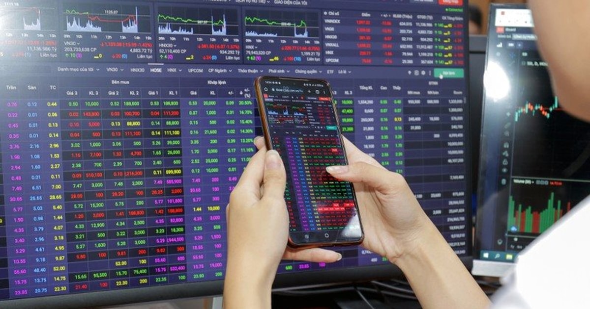Chiến lược đầu tư khi VN-Index đối mặt nguy cơ điều chỉnh trong tuần này 1 Tuần này VN-Index có chỉ báo kỹ thuật trái chiều - 60s hôm nay