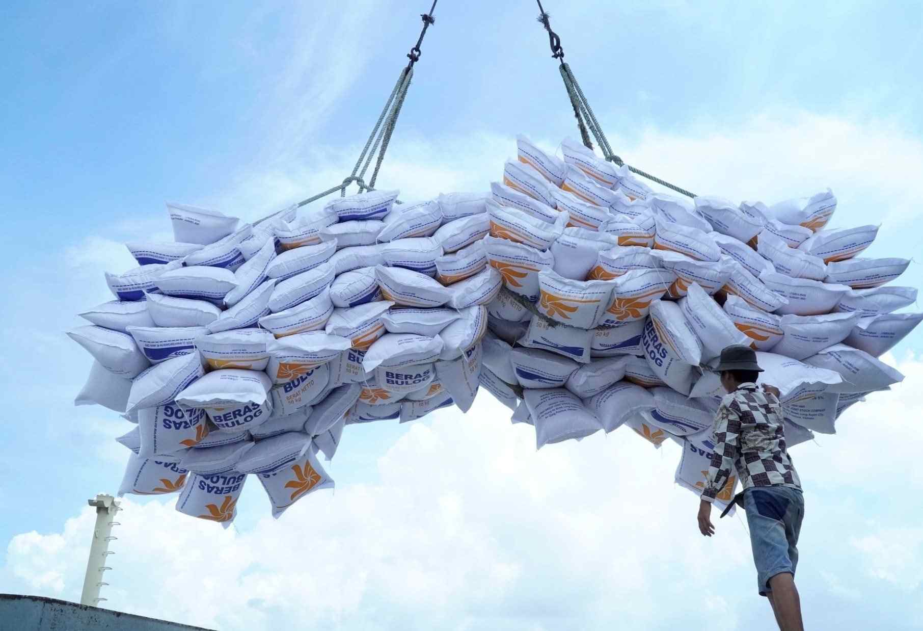 Xuất khẩu gạo Việt Nam thu hẹp khoảng cách với Thái Lan và Ấn Độ 1 Theo Bộ Nông nghiệp và Môi trường, 2 tháng đầu năm, Việt Nam xuất khẩu 1,1 triệu tấn gạo
