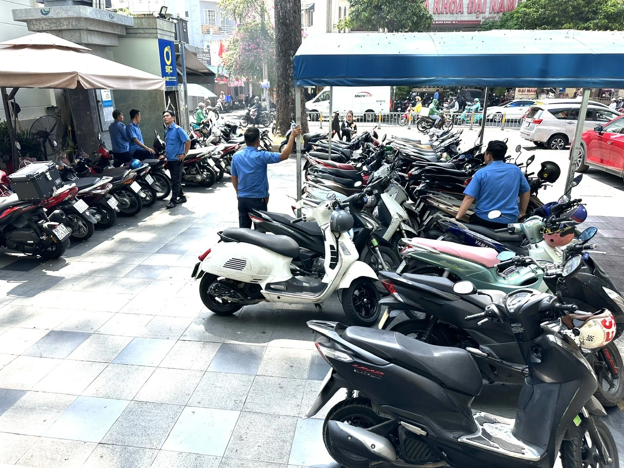 Giá vàng lập đỉnh, dự báo vượt 100 triệu đồng/lượng 2 giá vàng vào sáng 14.3