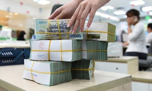 Lãi suất ngân hàng lao dốc, tín dụng mở lối 2025 3 lãi suất tiết kiệm