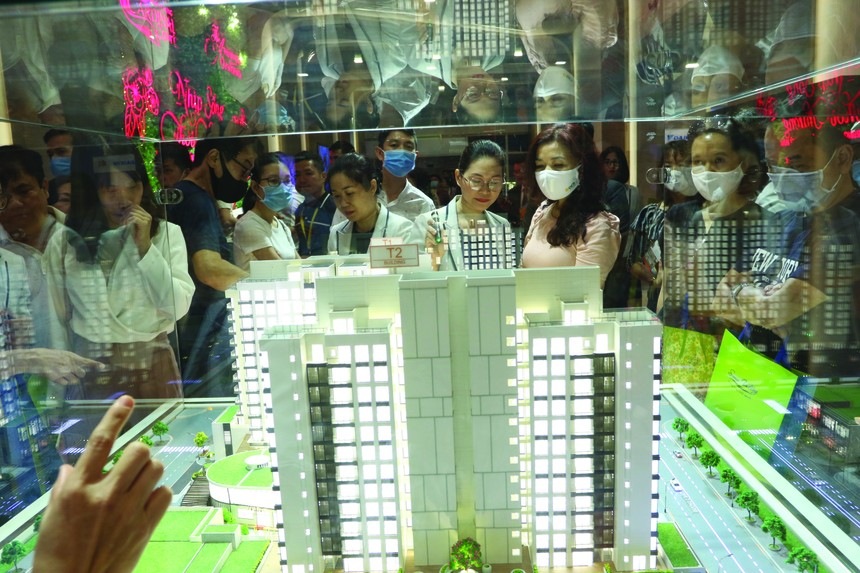 Lãi suất ưu đãi, nhưng giá nhà cao người trẻ vẫn khó mua nhà 1 nguoi-tre-mua-nha