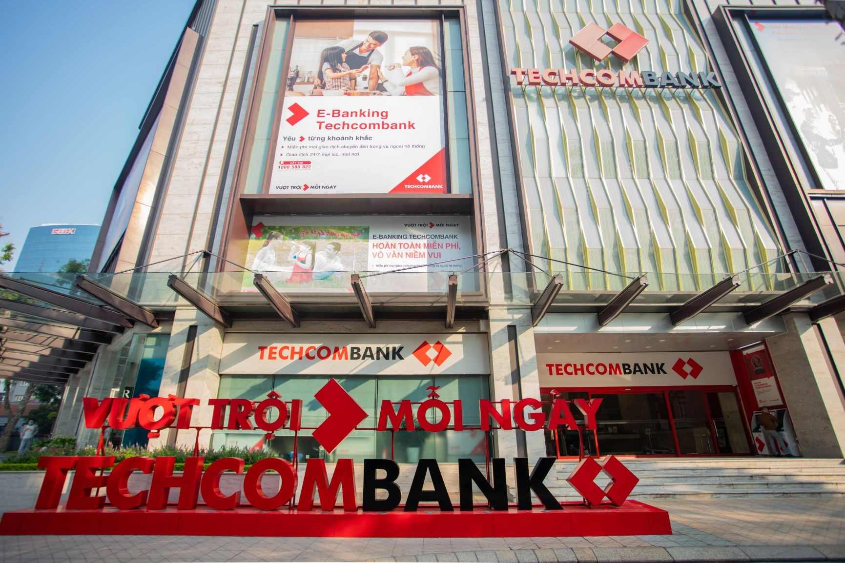 Techcombank đẩy mạnh hệ sinh thái tài chính, mục tiêu tăng tưởng trên 20% 1 Việc mở rộng sang các mảng khác giúp Techcombank duy trì tăng trưởng - 60s hôm nay