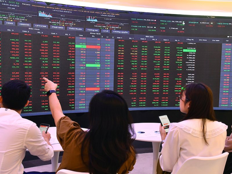 Bí quyết theo dấu dòng tiền của nhà đầu tư thông minh 1 Thị trường chứng khoán trước tác động bên ngoài - 60s hôm nay