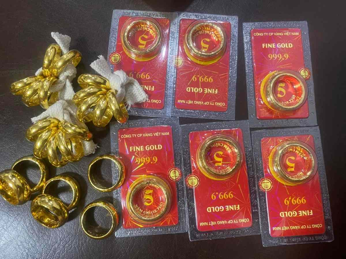 Giá vàng hôm nay 26/3 tăng mạnh, vượt 98 triệu đồng/lượng