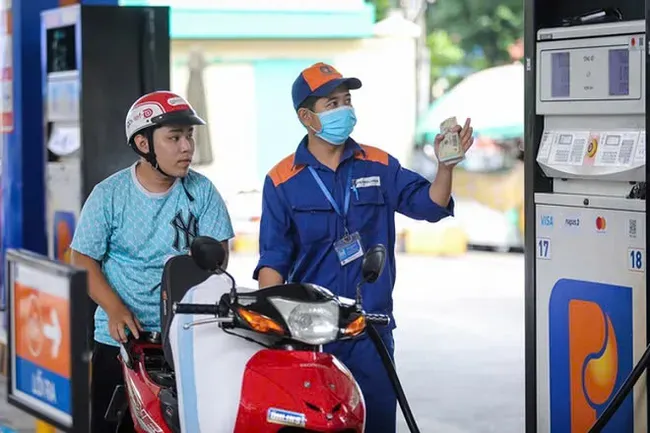 Xăng dầu được đảm bảo cung ứng dịp lễ 30/4-1/5 2025 2 xăng dầu