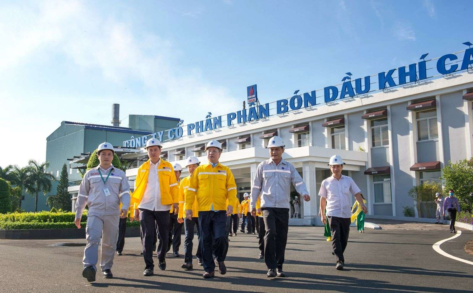 Cổ phiếu DCM VTP VRE được khuyến nghị trước phiên 29/4 2 dcm-ca-mau