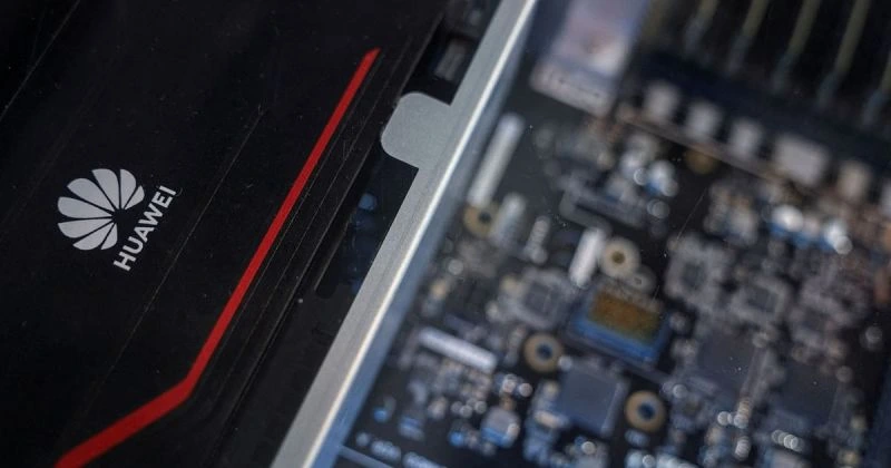 Huawei đẩy mạnh Chip AI Ascend 910D, 920, thách thức Nvidia 1 Bất chấp những rào cản từ Washington, Huawei đang dồn lực phát triển các dòng chip AI mạnh mẽ, nổi bật là Ascend 910D và Ascend 920, nhằm thay thế các sản phẩm cao cấp của Nvidia như H100. Ảnh: Sưu tầm