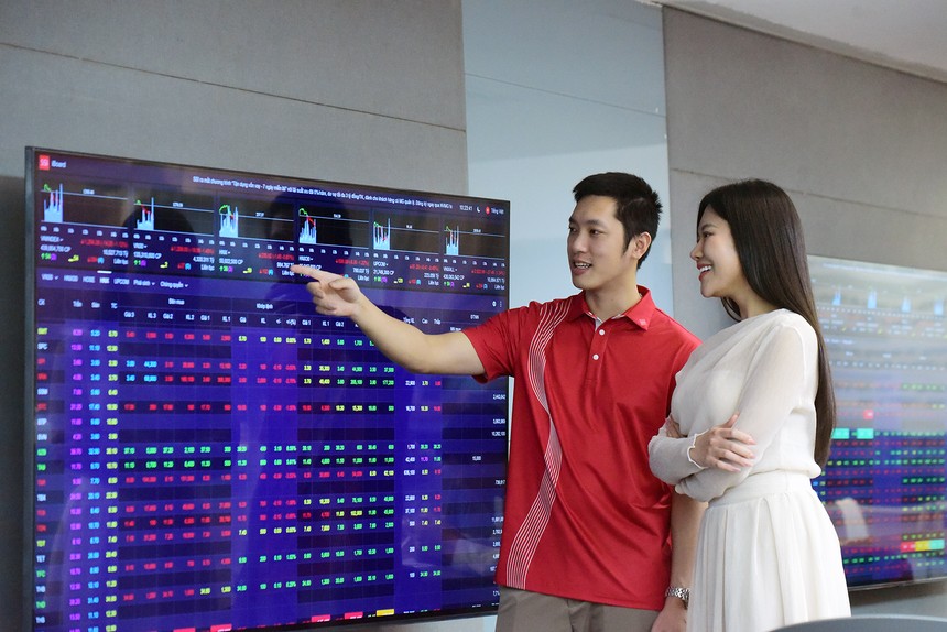 VN-Index phiên sáng 24/4 tăng nhẹ dòng tiền chuyển hướng mã nhỏ 2 phien-chung-khoan