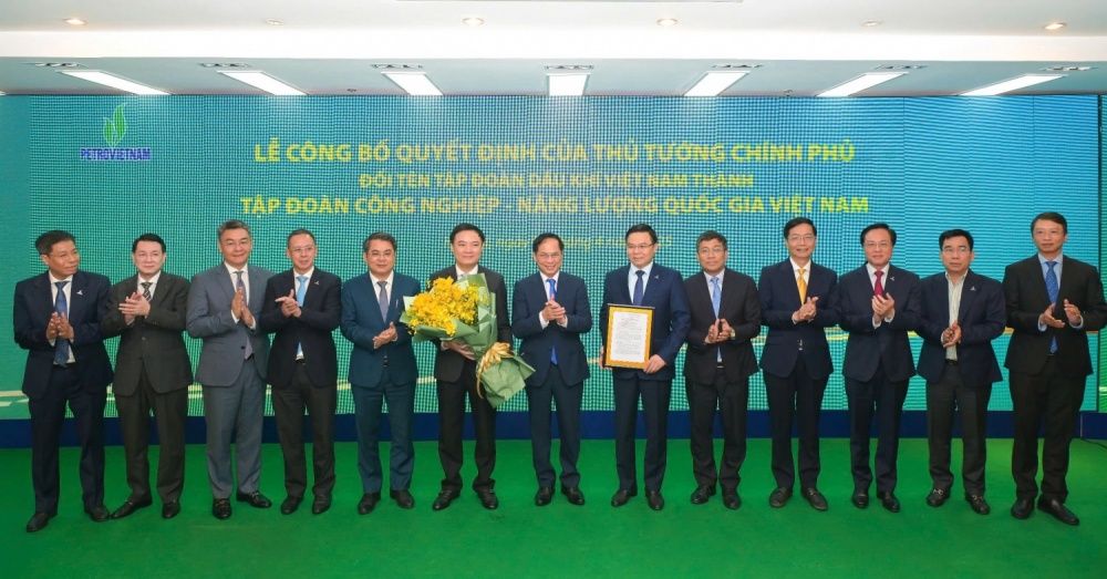 Petrovietnam đổi tên, hành trình xanh của tập đoàn năng lượng Quốc gia 1 Petrovietnam chính thức đổi tên Tập đoàn Dầu khí Quốc gia Việt Nam thành Tập đoàn Công nghiệp - Năng lượng Quốc gia Việt Nam