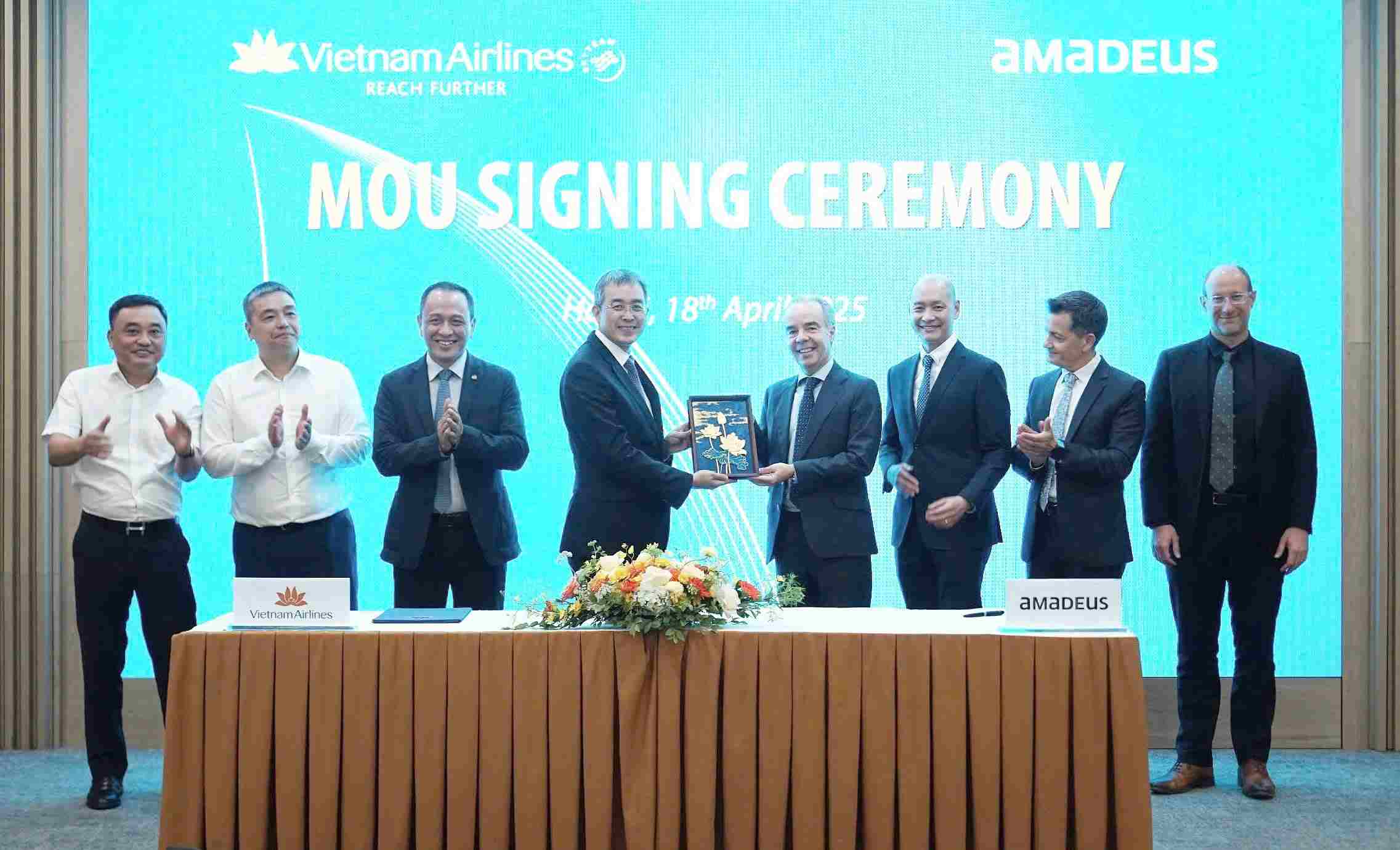 Vietnam Airlines áp dụng AI tối ưu dịch vụ khách hàng 1 Vietnam Airlines, hãng hàng không quốc gia Việt Nam, vừa ký biên bản ghi nhớ với Amadeus IT Group