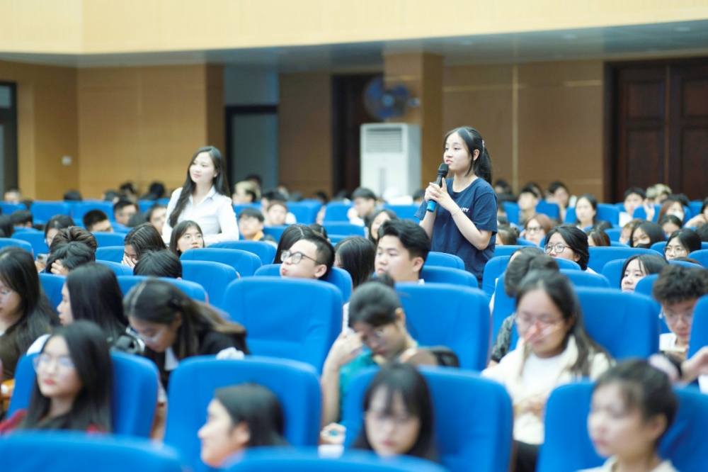 Đào tạo nhân lực Logistics, chìa khóa cạnh tranh toàn cầu 2 Tọa đàm khẳng định đào tạo nhân lực chất lượng cao là yếu tố then chốt để nâng cao năng lực cạnh tranh của logistics Việt Nam