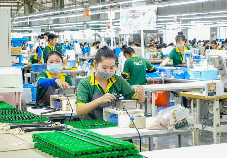 Chính sách gia hạn thuế mới, doanh nghiệp được hoãn 102.000 tỷ đồng 2 Chính sách của Việt Nam linh hoạt hơn, vừa giảm gánh nặng trước mắt, vừa giữ nguồn thu ngân sách dài hạn cho các doanh nghiệp