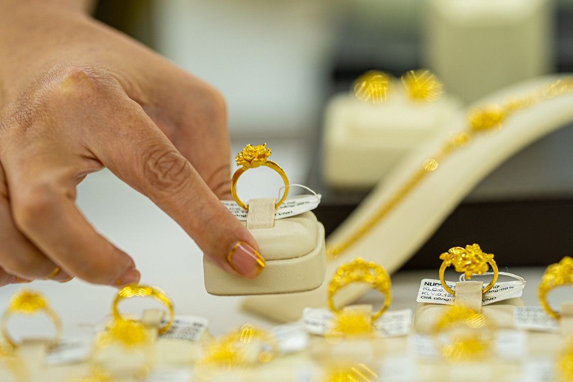 Thị trường vàng sáng 25/4/2025 chứng kiến sự bứt phá mạnh mẽ, cả trong nước lẫn quốc tế