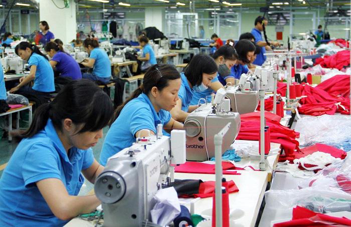 Doanh nghiệp Việt Nam tái cơ cấu, thích ứng thuế quan Mỹ 2 Chính sách hỗ trợ của Chính phủ, như giảm thuế giá trị gia tăng (từ 10% xuống 8%) và giãn nợ, giúp doanh nghiệp tiết kiệm 2-3% chi phí vận hành
