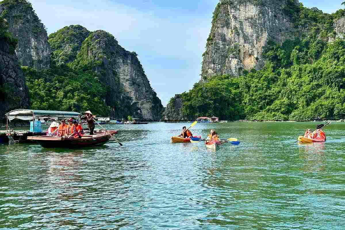 Điểm nhấn của mùa lễ hội là Tuần lễ Văn hóa, Thể thao và Du lịch Hạ Long