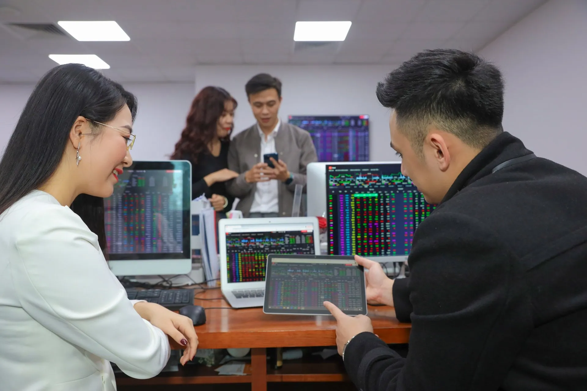 VN-Index xuất hiện nhịp hồi kỹ thuật mang đến cơ hội tốt 2 Khả năng thị trường chứng khoán phục hồi hoàn toàn có thể - 60s hôm nay