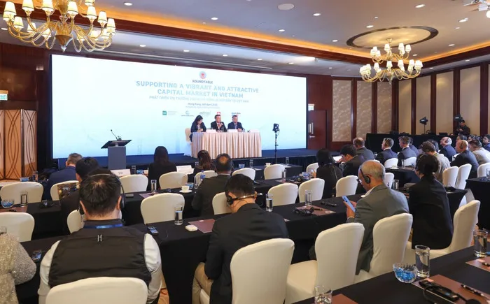 Những tín hiệu lạc quan mới trong tiến trình nâng hạng thị trường chứng khoán 1 Toàn cảnh Hội nghị đối thoại tại Hong Kong, tháng 4/2025 - 60s hôm nay