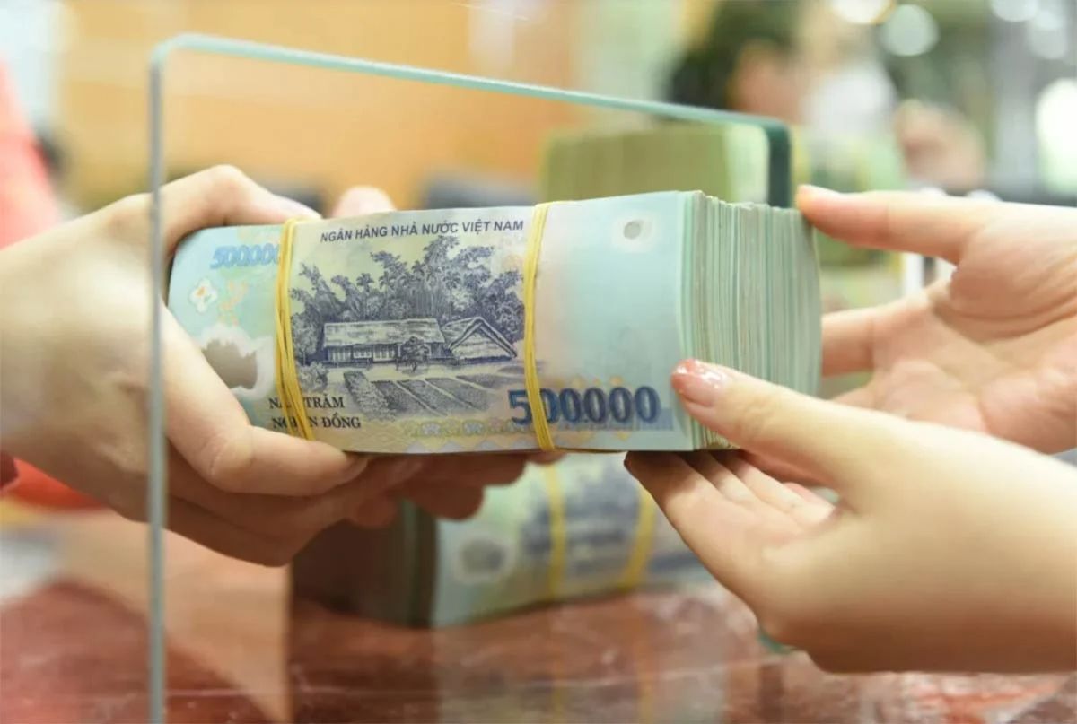Tiền gửi ngân hàng sụt giảm đột ngột đầu năm 2025 1 Tháng 1/2025, tổng tiền gửi vào hệ thống ngân hàng Việt Nam bất ngờ giảm 0,75% so với cuối năm 2024
