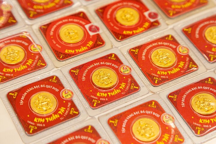 Giá vàng 23/4/2025 tụt dốc sau đợt tăng nóng, thị trường đảo chiều