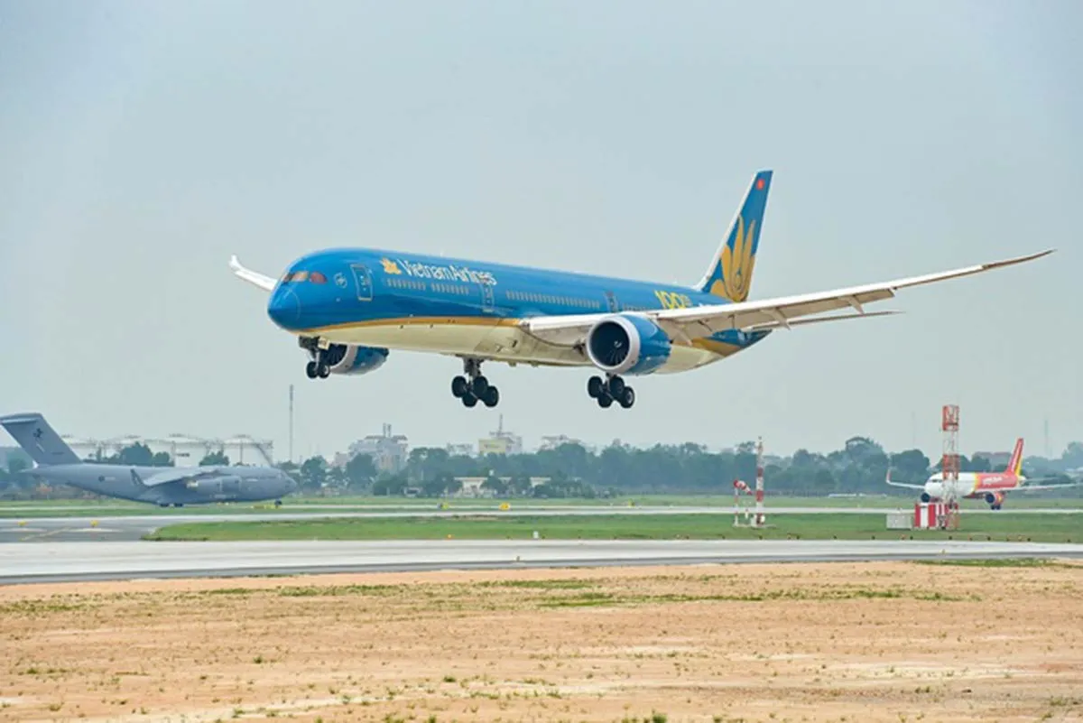 Vé máy bay giảm sâu mùa cao điểm du lịch 2025 2 vé máy bay