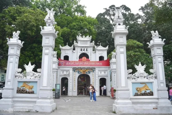 Tiếng chuông Trấn Vũ làm sôi động du lịch đêm Thủ đô 3 Tiếng chuông Trấn Vũ