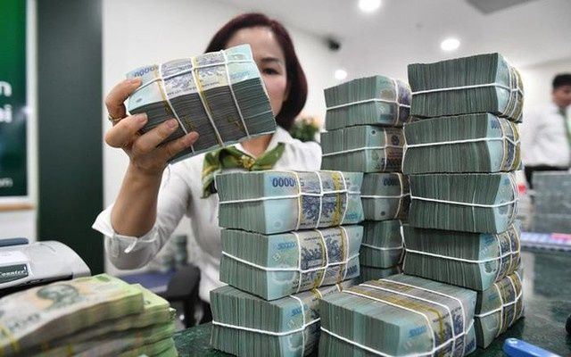 Ngân hàng Việt tăng vốn điều lệ, bệ phóng cho tín dụng 2 Tăng vốn cũng giúp ngân hàng đối phó rủi ro nợ xấu, dự báo tăng trong 2025 do lạm phát và biến động địa chính trị