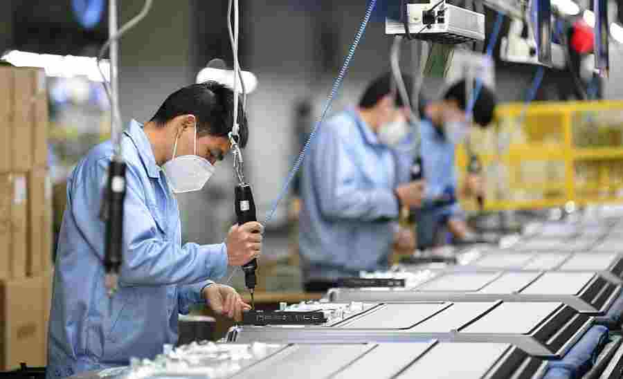 Ngân hàng hỗ trợ doanh nghiệp, gói tín dụng 500.000 tỷ đồng 2 Với kim ngạch xuất khẩu 400 tỷ USD năm 2024, lãi suất thấp giúp doanh nghiệp tiết kiệm 5.000-7.000 tỷ đồng chi phí vốn