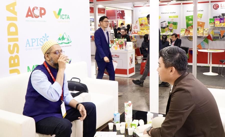 AIG nâng tầm giá trị nông sản Việt tại Thaifex Anuga Asia 2025 1 Sản phẩm nước dừa Vico Fresh được khách quốc tế quan tâm tại sự kiện