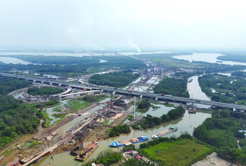 Cơ hội bất động sản vệ tinh khi dòng tiền hướng vùng ven 1 Thị trường bất động sản (BĐS) TP.HCM đang chứng kiến sự dịch chuyển mạnh mẽ, khi quỹ đất nội đô khan hiếm và giá nhà tăng cao kỷ lục