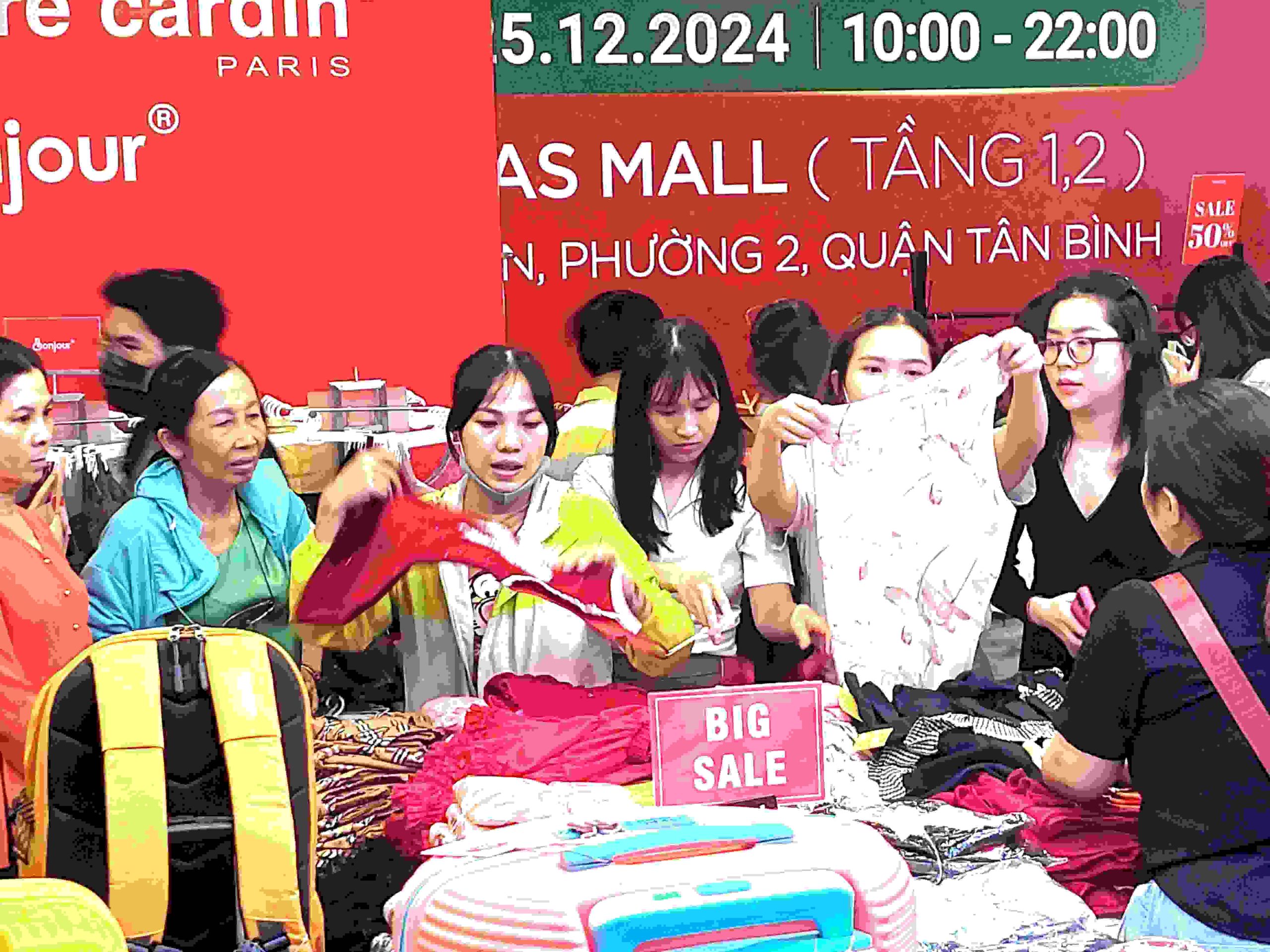 chuong trinh khuyen mai mua mua sam nam 2024 cua thanh pho rat thanh cong thu hut nguoi dan20250526172623 compressed 1 scaled