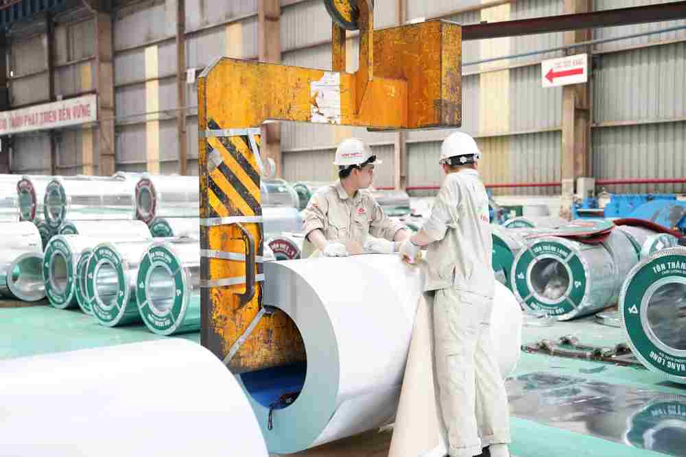 Kinh tế tư nhân phát triển, khai thông vốn tín dụng 2 Hiện nay, DNNVV chiếm 97% tổng số doanh nghiệp Việt Nam nhưng chỉ tiếp cận được 30% tổng dư nợ tín dụng