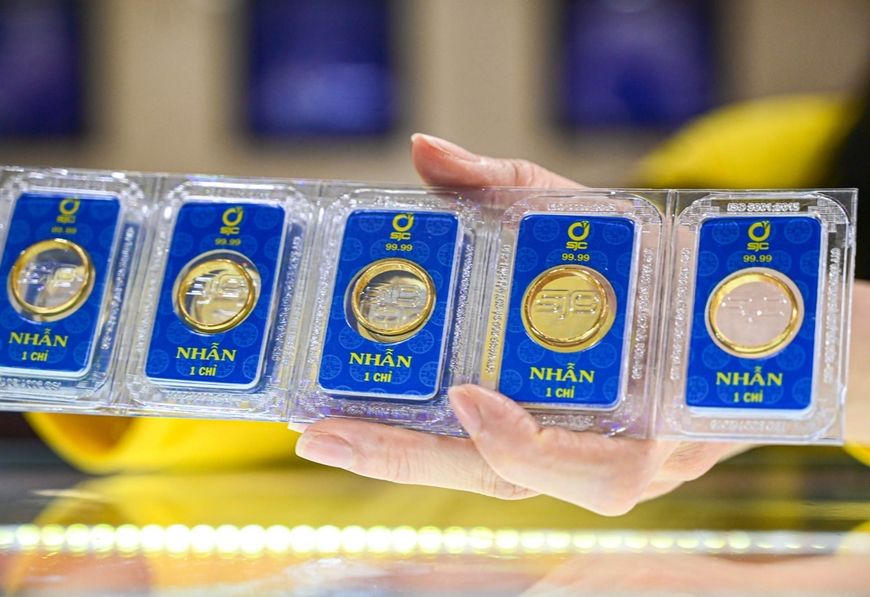 Giá vàng tăng sốc, chuyên gia khuyên nắm giữ vàng miếng 2 Đà tăng 1,3 triệu đồng/lượng của vàng miếng SJC, từ 115,6 triệu đồng/lượng ngày 19/5 lên 116,9 triệu đồng/lượng