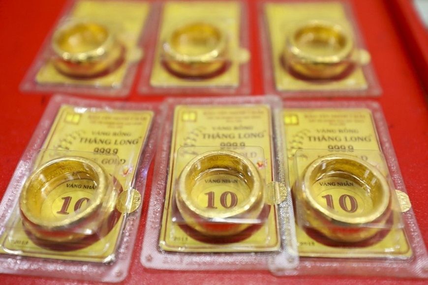 Giá vàng tụt dốc, SJC giảm 2,8 triệu đồng/lượng 1 Ngày 13/5/2025, thị trường vàng trong nước và quốc tế chứng kiến phiên giảm mạnh nhất trong nhiều tuần