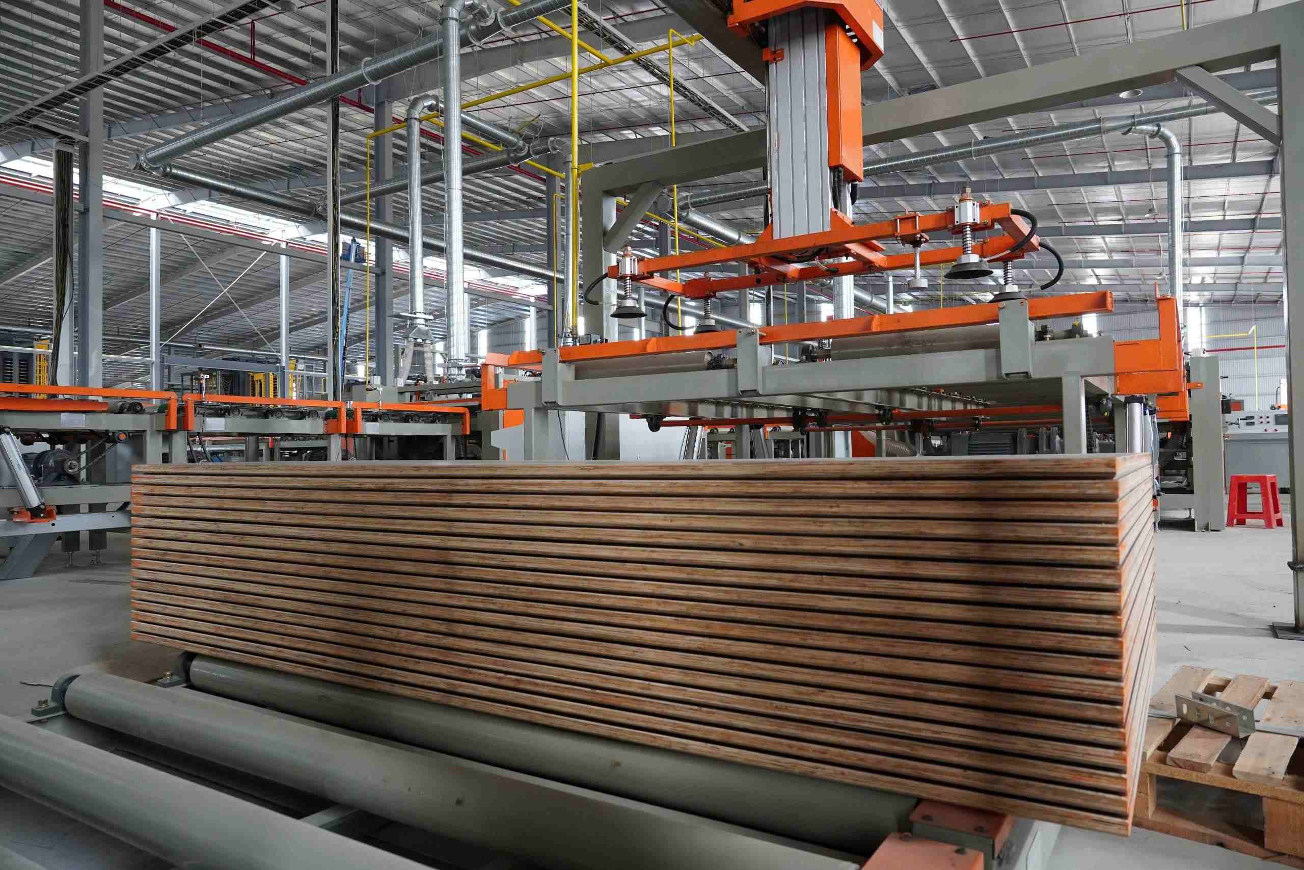 Hòa Phát đầu tư ván sàn cao cấp chinh phục top 3 doanh nghiệp Việt Nam 2 hoa phat san xuat van san