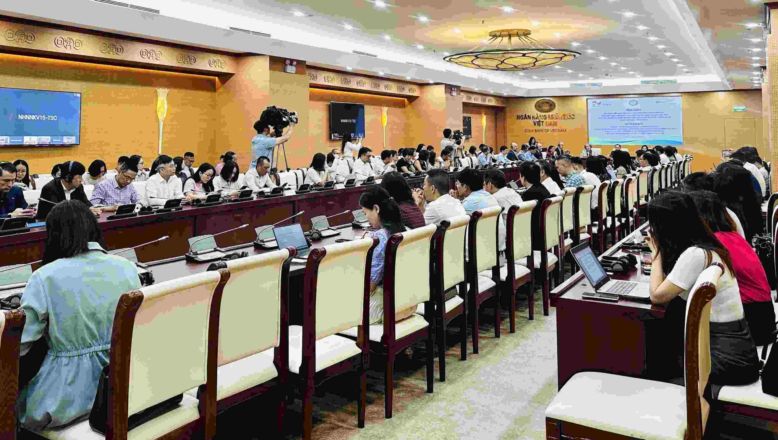 Ngân hàng đẩy tín dụng xanh, dư nợ tăng 21% hằng năm 1 Ngân hàng Nhà nước tổ chức toạ đàm thúc đẩy tín dụng xanh