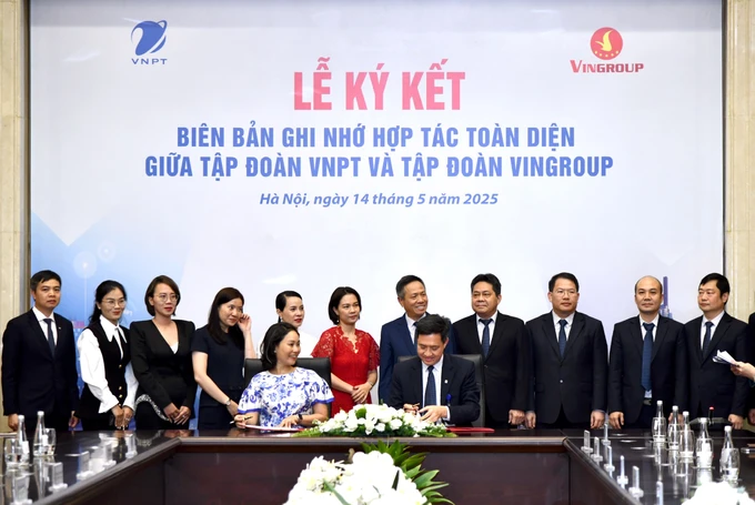 VNPT và Vingroup hợp sức đột phá chuyển đổi số xanh cho Việt Nam 2 VNPT và Vingroup thực hiện nghi thức ký kết biên bản hợp tác toàn diện. Ảnh: Sưu tầm