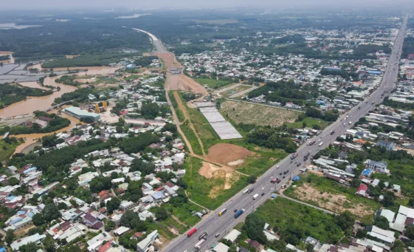 Đất nền phía Nam 2025: Giá cao, khách mua thưa thớt 3 đất nền