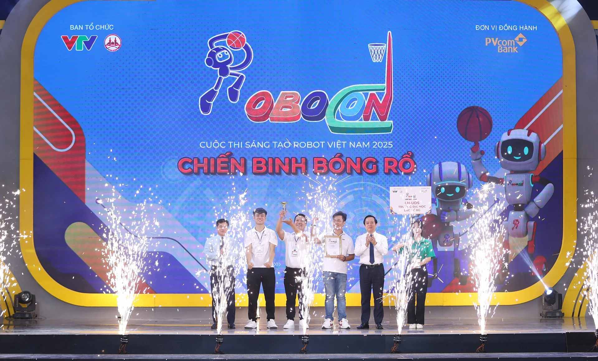 PVcomBank thúc đẩy sáng tạo trẻ cùng Robocon 2025 2 Đội tuyển LH-UDS trường Đại học Lạc Hồng đã xuất sắc giành giải Nhất cuộc thi Robocon Việt Nam 2025. Ảnh: Vietnamfinance