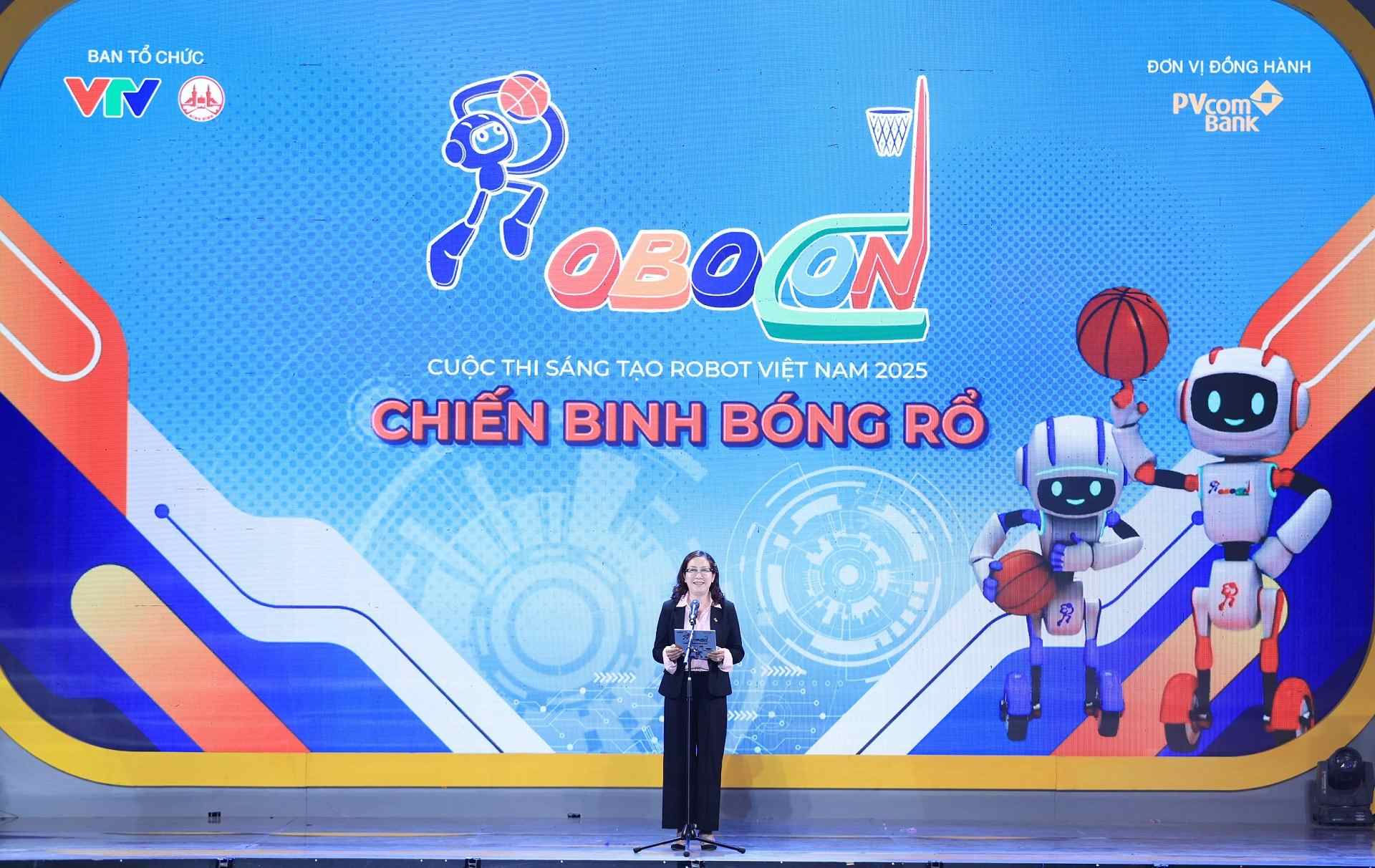 PVcomBank thúc đẩy sáng tạo trẻ cùng Robocon 2025 3 Bà Nguyễn Thanh Huyền, Thành viên Ban Điều hành PVcomBank phát biểu tại lễ bế mạc vòng chung kết Robocon 2025. Ảnh: Vietnamfinance