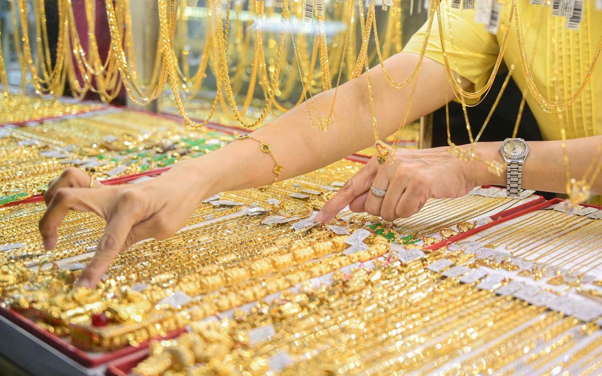 Giá vàng lặng sóng, tỷ giá tăng mạnh ngày 24/6 3 Giá vàng giữ vững, nhà đầu tư dè chừng giữa căng thẳng và biến động toàn cầu.