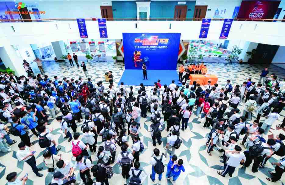Trường đại học FPT kiến tạo hành trình thành công cho sinh viên 1 Trường đại học FPT tổ chức nhiều sân chơi công nghệ cho sinh viên