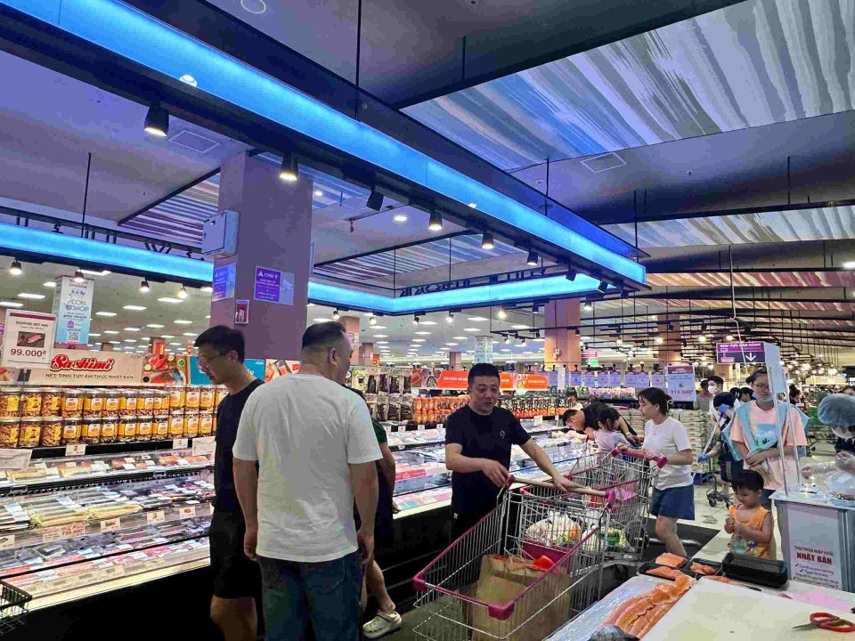Bán lẻ tăng 10.2% kéo cổ phiếu MWG FRT MSN lên đỉnh 2 doanh-nghiep-ban-le