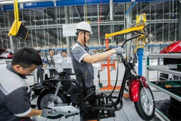 Hà Nội cấm xe xăng, doanh nghiệp xe điện hưởng lợi lớn 2 xe xăng