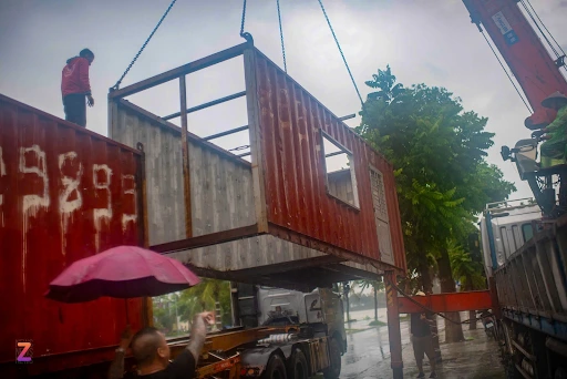 Chủ nhà hàng Hạ Long chi gần 100 triệu/ngày dùng container chống bão Wipha